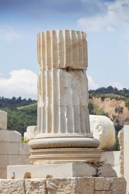 2. yüzyıl Lidya'nın Sardeis başkenti Artemis tapınağının kalıntıları