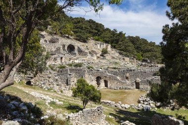Eski Likya şehri Arykanda. Gymnasium kompleksine genel bakış. Arykanda, 1000 metre yükseklikte dağ terasları üzerinde inşa edilmiş antik bir şehirdir. Muhteşem bir antik şehirdir. Antalya-Türkiye