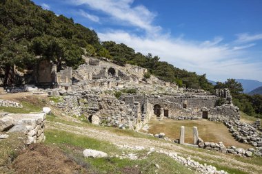 Eski Likya şehri Arykanda. Gymnasium kompleksine genel bakış. Arykanda, 1000 metre yükseklikte dağ terasları üzerinde inşa edilmiş antik bir şehirdir. Muhteşem bir antik şehirdir. Antalya-Türkiye