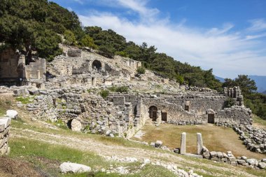 Eski Likya şehri Arykanda. Gymnasium kompleksine genel bakış. Arykanda, 1000 metre yükseklikte dağ terasları üzerinde inşa edilmiş antik bir şehirdir. Muhteşem bir antik şehirdir. Antalya-Türkiye