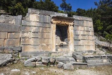 Eski Likya şehri Arykanda. Gymnasium kompleksine genel bakış. Arykanda, 1000 metre yükseklikte dağ terasları üzerinde inşa edilmiş antik bir şehirdir. Muhteşem bir antik şehirdir. Antalya-Türkiye