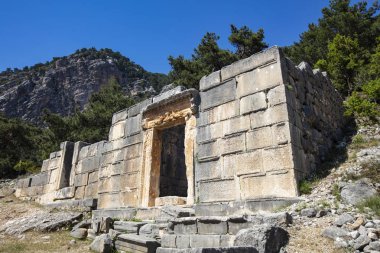 Eski Likya şehri Arykanda. Gymnasium kompleksine genel bakış. Arykanda, 1000 metre yükseklikte dağ terasları üzerinde inşa edilmiş antik bir şehirdir. Muhteşem bir antik şehirdir. Antalya-Türkiye