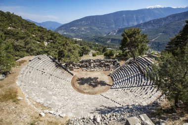 Eski Likya şehri Arykanda. Gymnasium kompleksine genel bakış. Arykanda, 1000 metre yükseklikte dağ terasları üzerinde inşa edilmiş antik bir şehirdir. Muhteşem bir antik şehirdir. Antalya-Türkiye
