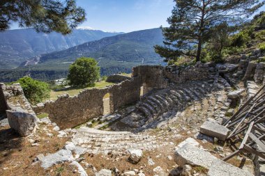 Eski Likya şehri Arykanda. Gymnasium kompleksine genel bakış. Arykanda, 1000 metre yükseklikte dağ terasları üzerinde inşa edilmiş antik bir şehirdir. Muhteşem bir antik şehirdir. Antalya-Türkiye