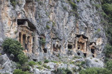 Kaunos antik kenti, Dalyan Vadisi, Türkiye. Kaunos (Latince: Caunus) Antik Karya ve Anadolu 'da, modern Dalyan kentinin birkaç km batısında, Mula Eyaleti, Türkiye.