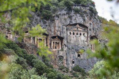 Kaunos antik kenti, Dalyan Vadisi, Türkiye. Kaunos (Latince: Caunus) Antik Karya ve Anadolu 'da, modern Dalyan kentinin birkaç km batısında, Mula Eyaleti, Türkiye.