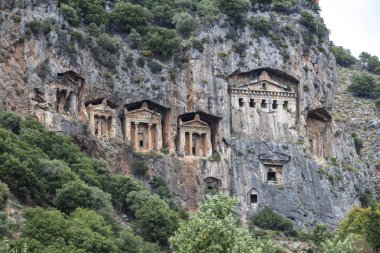 Kaunos antik kenti, Dalyan Vadisi, Türkiye. Kaunos (Latince: Caunus) Antik Karya ve Anadolu 'da, modern Dalyan kentinin birkaç km batısında, Mula Eyaleti, Türkiye.