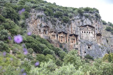 Kaunos antik kenti, Dalyan Vadisi, Türkiye. Kaunos (Latince: Caunus) Antik Karya ve Anadolu 'da, modern Dalyan kentinin birkaç km batısında, Mula Eyaleti, Türkiye.