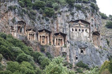Kaunos antik kenti, Dalyan Vadisi, Türkiye. Kaunos (Latince: Caunus) Antik Karya ve Anadolu 'da, modern Dalyan kentinin birkaç km batısında, Mula Eyaleti, Türkiye.