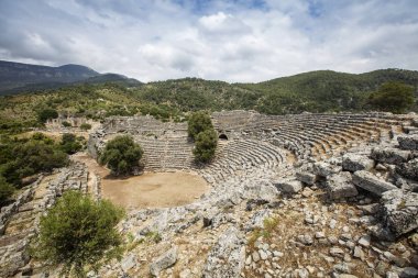 Kaunos antik kenti, Dalyan Vadisi, Türkiye. Kaunos (Latince: Caunus) Antik Karya ve Anadolu 'da, modern Dalyan kentinin birkaç km batısında, Mula Eyaleti, Türkiye.