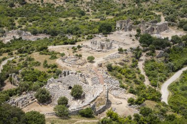 Kaunos antik kenti, Dalyan Vadisi, Türkiye. Kaunos (Latince: Caunus) Antik Karya ve Anadolu 'da, modern Dalyan kentinin birkaç km batısında, Mula Eyaleti, Türkiye.