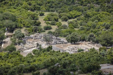 Kaunos antik kenti, Dalyan Vadisi, Türkiye. Kaunos (Latince: Caunus) Antik Karya ve Anadolu 'da, modern Dalyan kentinin birkaç km batısında, Mula Eyaleti, Türkiye.