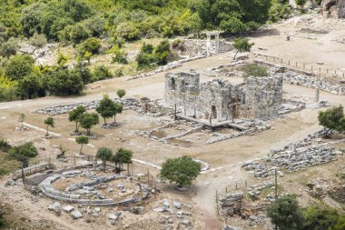 Kaunos antik kenti, Dalyan Vadisi, Türkiye. Kaunos (Latince: Caunus) Antik Karya ve Anadolu 'da, modern Dalyan kentinin birkaç km batısında, Mula Eyaleti, Türkiye.