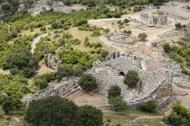 Kaunos antik kenti, Dalyan Vadisi, Türkiye. Kaunos (Latince: Caunus) Antik Karya ve Anadolu 'da, modern Dalyan kentinin birkaç km batısında, Mula Eyaleti, Türkiye.