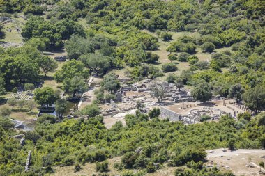 Kaunos antik kenti, Dalyan Vadisi, Türkiye. Kaunos (Latince: Caunus) Antik Karya ve Anadolu 'da, modern Dalyan kentinin birkaç km batısında, Mula Eyaleti, Türkiye.