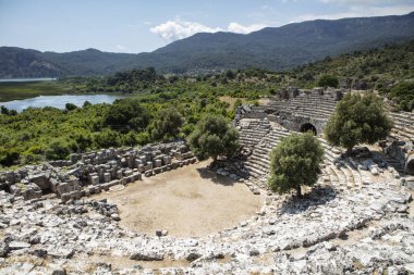Kaunos antik kenti, Dalyan Vadisi, Türkiye. Kaunos (Latince: Caunus) Antik Karya ve Anadolu 'da, modern Dalyan kentinin birkaç km batısında, Mula Eyaleti, Türkiye.
