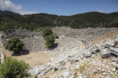 Kaunos antik kenti, Dalyan Vadisi, Türkiye. Kaunos (Latince: Caunus) Antik Karya ve Anadolu 'da, modern Dalyan kentinin birkaç km batısında, Mula Eyaleti, Türkiye.