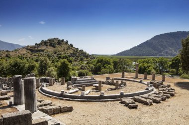 Kaunos antik kenti, Dalyan Vadisi, Türkiye. Kaunos (Latince: Caunus) Antik Karya ve Anadolu 'da, modern Dalyan kentinin birkaç km batısında, Mula Eyaleti, Türkiye.
