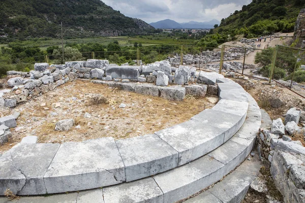 Kaunos antik kenti, Dalyan Vadisi, Türkiye. Kaunos (Latince: Caunus) Antik Karya ve Anadolu 'da, modern Dalyan kentinin birkaç km batısında, Mula Eyaleti, Türkiye.