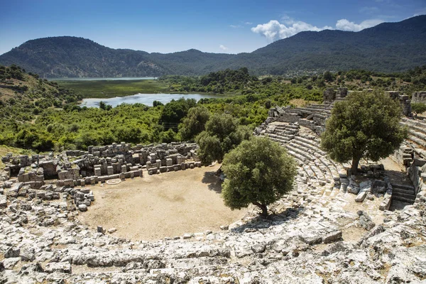 Kaunos antik kenti, Dalyan Vadisi, Türkiye. Kaunos (Latince: Caunus) Antik Karya ve Anadolu 'da, modern Dalyan kentinin birkaç km batısında, Mula Eyaleti, Türkiye.