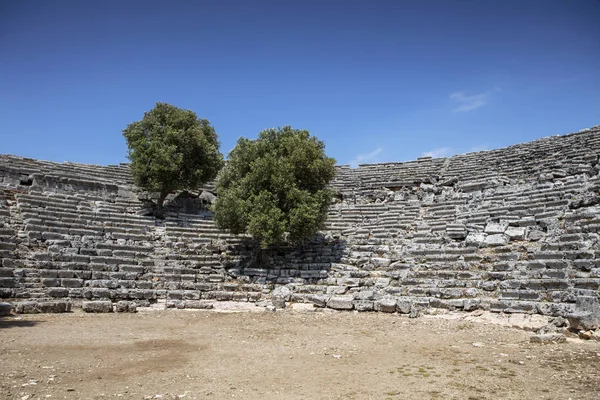 Kaunos antik kenti, Dalyan Vadisi, Türkiye. Kaunos (Latince: Caunus) Antik Karya ve Anadolu 'da, modern Dalyan kentinin birkaç km batısında, Mula Eyaleti, Türkiye.
