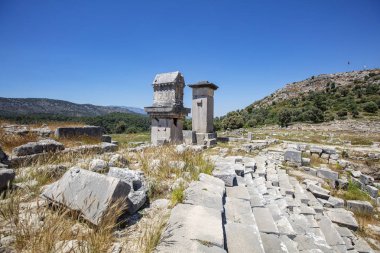 Xanthos Antik kenti. Antalya/Türkiye 'de mezar anıtı ve Xanthos-Letoon (Xantos, Xhantos, Xanths) antik kenti harabeleri. Likya 'nın başkenti.