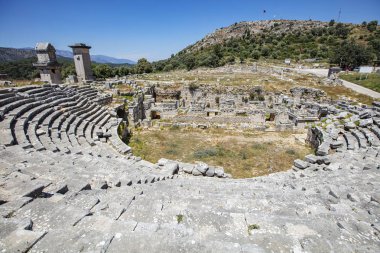Xanthos Antik kenti. Antalya/Türkiye 'de mezar anıtı ve Xanthos-Letoon (Xantos, Xhantos, Xanths) antik kenti harabeleri. Likya 'nın başkenti.