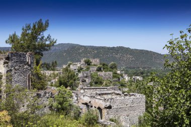 Terk edilmiş Yunan köyü Kayaköy, Fethiye, Türkiye. Hayalet Şehir Kayaköy.