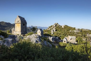 Kekova Körfezi'nde Kaleköy manzarası. Kekova, Türkiye'nin en popüler turizm merkezi.