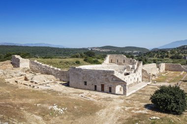 Patara (Pttra). Eski Lycian şehri Patara 'nın kalıntıları. Amfi-tiyatro ve Lycia Halk Meclisi. Patara, Lycia Ligi 'nin başkentindeydi. Hava görüntüsü çekimi. Antalya, Turka.