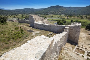 Patara (Pttra). Eski Lycian şehri Patara 'nın kalıntıları. Amfi-tiyatro ve Lycia Halk Meclisi. Patara, Lycia Ligi 'nin başkentindeydi. Hava görüntüsü çekimi. Antalya, Turka.