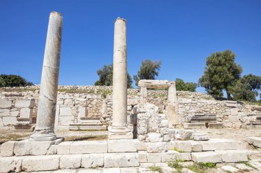 Patara (Pttra). Eski Lycian şehri Patara 'nın kalıntıları. Amfi-tiyatro ve Lycia Halk Meclisi. Patara, Lycia Ligi 'nin başkentindeydi. Hava görüntüsü çekimi. Antalya, Turka.