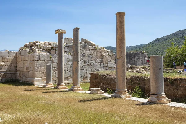 Patara (Pttra). Eski Lycian şehri Patara 'nın kalıntıları. Amfi-tiyatro ve Lycia Halk Meclisi. Patara, Lycia Ligi 'nin başkentindeydi. Hava görüntüsü çekimi. Antalya, Turka.