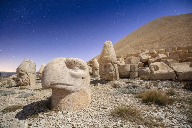 Türkiye'de Nemrut Dağı.