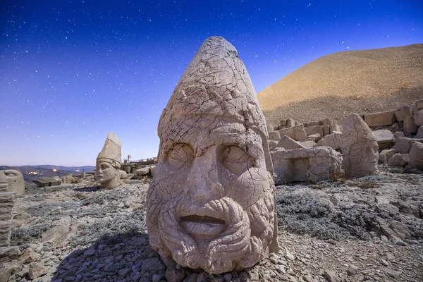 Türkiye'de Nemrut Dağı.