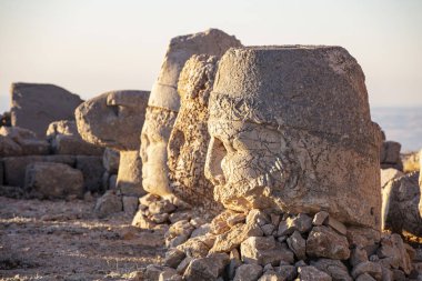 Adıyaman'da Nemrut Dağı'nın tepesindeki heykeller