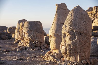 Adıyaman'da Nemrut Dağı'nın tepesindeki heykeller
