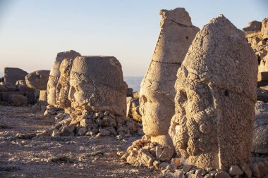 Adıyaman'da Nemrut Dağı'nın tepesindeki heykeller