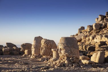 Adıyaman'da Nemrut Dağı'nın tepesindeki heykeller