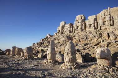 Adıyaman'da Nemrut Dağı'nın tepesindeki heykeller