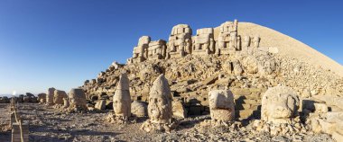 Adıyaman'da Nemrut Dağı'nın tepesindeki heykeller