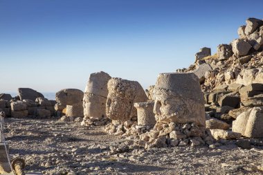 Adıyaman'da Nemrut Dağı'nın tepesindeki heykeller