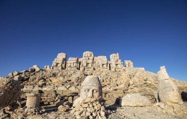Adıyaman'da Nemrut Dağı'nın tepesindeki heykeller