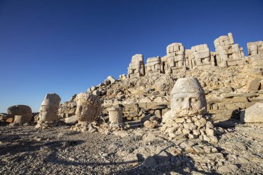 Adıyaman'da Nemrut Dağı'nın tepesindeki heykeller