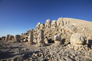 Adıyaman'da Nemrut Dağı'nın tepesindeki heykeller