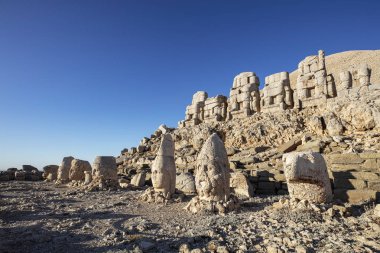 Adıyaman'da Nemrut Dağı'nın tepesindeki heykeller