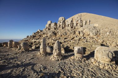 Adıyaman'da Nemrut Dağı'nın tepesindeki heykeller