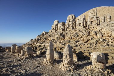 Adıyaman'da Nemrut Dağı'nın tepesindeki heykeller