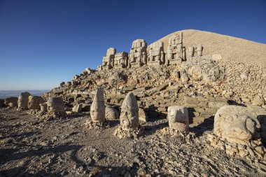 Adıyaman'da Nemrut Dağı'nın tepesindeki heykeller