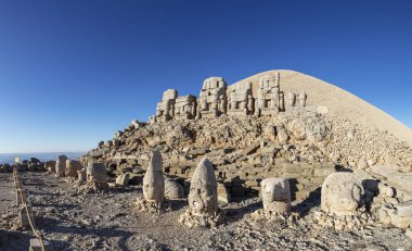 Adıyaman'da Nemrut Dağı'nın tepesindeki heykeller